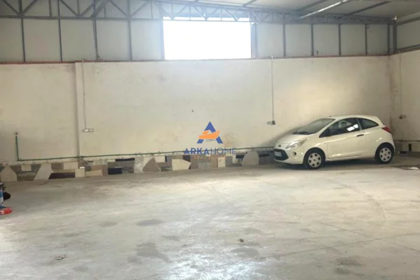 Ambient biznesi me qera 4+1 ne Tirane - 3,500 Euro