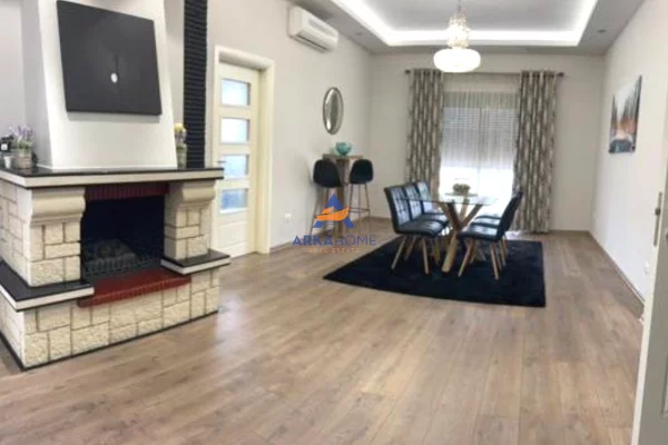 Shtepi ne shitje Apartament ne Tirane, 7+1, Mobilimi E mobiluar, Pagesa 1,700,000  Euro.