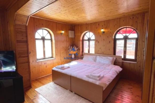 Shtepi ne shitje Apartament ne Tirane, 7+1, Mobilimi E mobiluar, Pagesa 1,700,000  Euro.