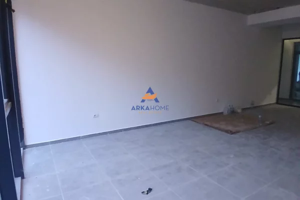 Ambient biznesi me qera 1+1 ne Tirane - 1,300 Euro