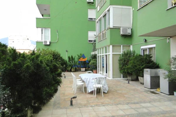 Ambient biznesi me qera 3+1 ne Tirane - 5,000 Euro