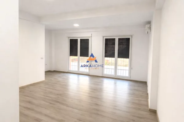 Ambient biznesi me qera 1+1 ne Tirane - 520 Euro