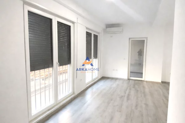 Ambient biznesi me qera 1+1 ne Tirane - 520 Euro