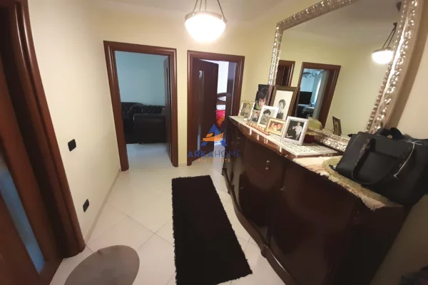 Shtepi me qera Apartament ne Tirane, 1+1, Mobilimi E mobiluar, Pagesa 572  Euro.