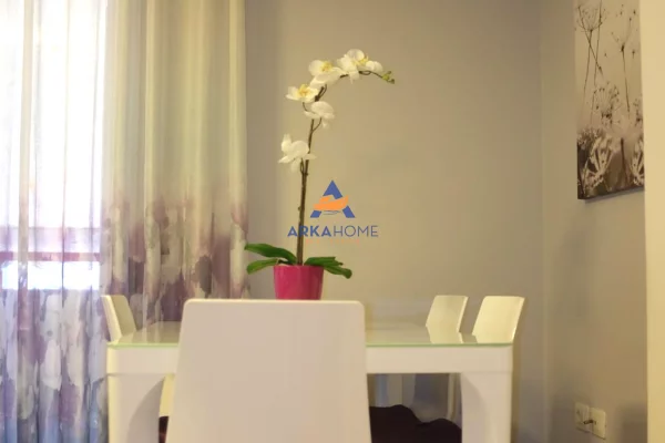 Shtepi me qera Apartament ne Tirane, 1+1, Mobilimi E mobiluar, Pagesa 624  Euro.