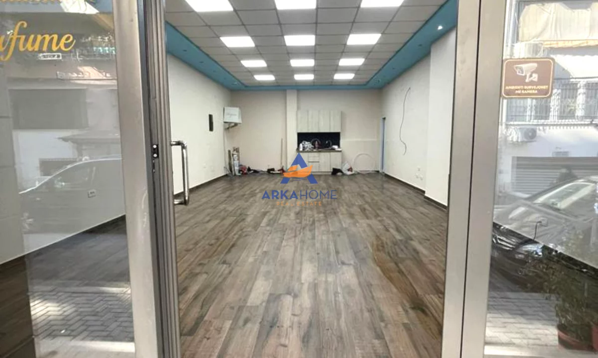 SHITET AMBIENT BIZNESI 80M2 "RRUGA ANDON ZAKO CAJUPI,BLLOK" 450.000 EURO