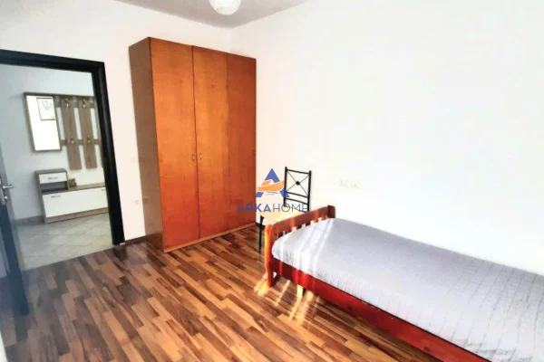 Shtepi me qera Apartament ne Tirane, 2+1, Mobilimi E mobiluar, Pagesa 500  Euro.
