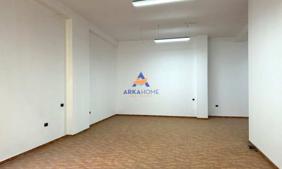 Ambient biznesi me qera 1+1 ne Tirane - 1,039 Euro