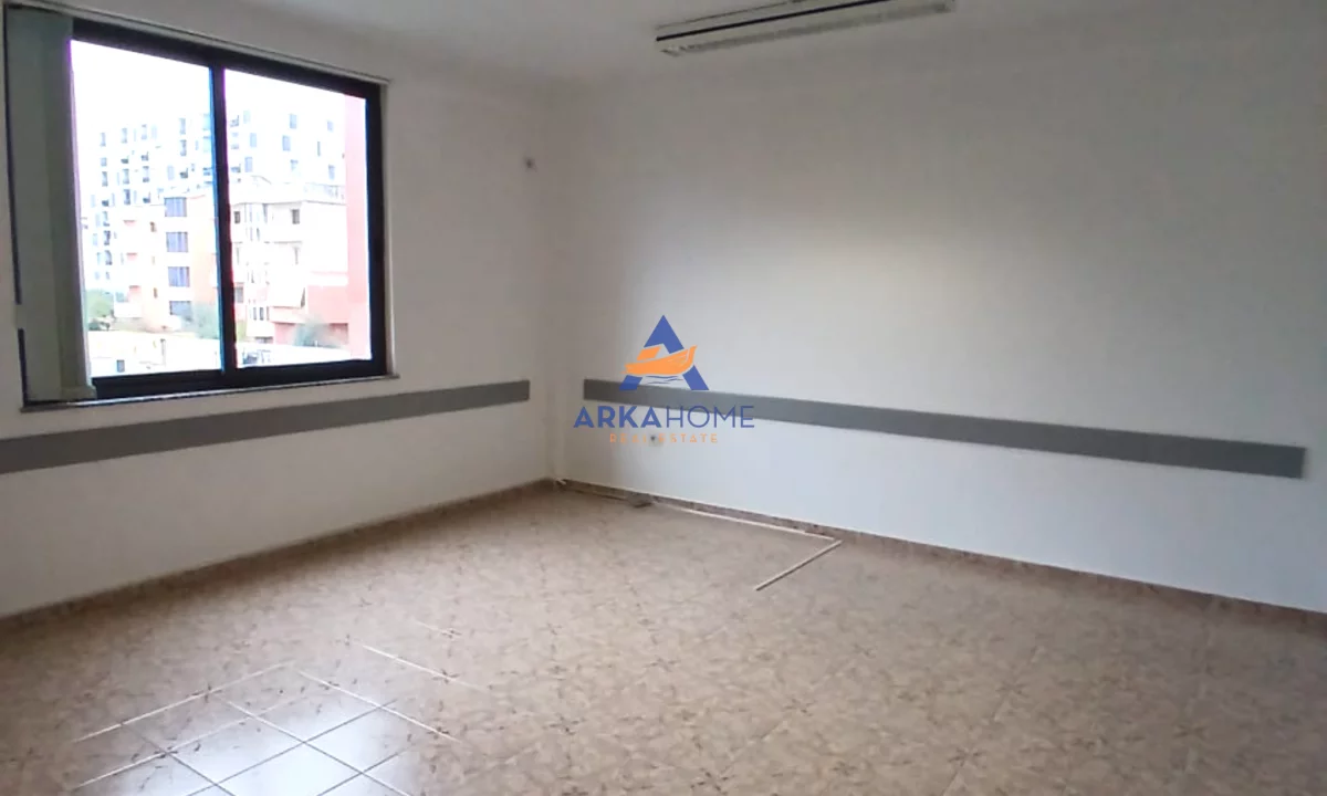 Shtepi me qera Apartament ne Tirane, 5+1, Mobilimi Bosh, pa mobiluar, Pagesa 3,000  Euro.