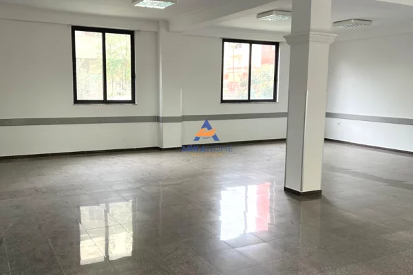 Shtepi me qera 5+1 ne Tirane - 3,000 Euro