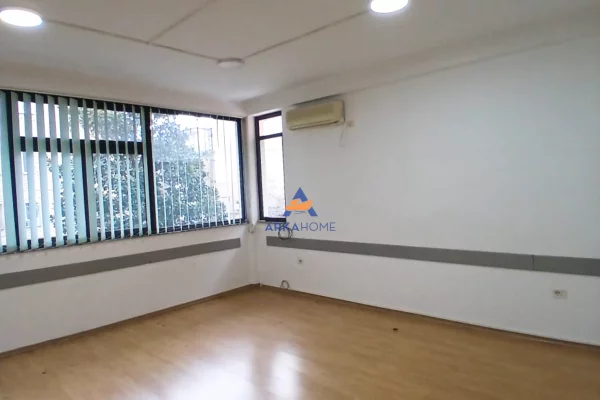 Shtepi me qera Apartament ne Tirane, 5+1, Mobilimi Bosh, pa mobiluar, Pagesa 3,000  Euro.