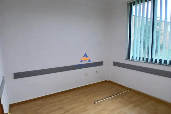 Shtepi me qera Apartament ne Tirane, 5+1, Mobilimi Bosh, pa mobiluar, Pagesa 3,000  Euro.