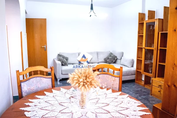 Shtepi me qera Apartament ne Tirane, 2+1, Mobilimi E mobiluar, Pagesa 700  Euro.