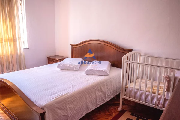 Shtepi me qera Apartament ne Tirane, 2+1, Mobilimi E mobiluar, Pagesa 700  Euro.