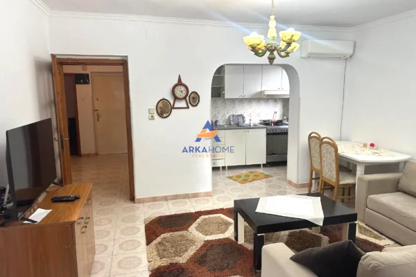 Shtepi me qera Apartament ne Tirane, 3+1, Mobilimi E mobiluar, Pagesa 800  Euro.