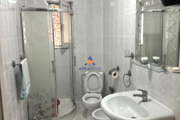 Shtepi me qera Apartament ne Tirane, 3+1, Mobilimi E mobiluar, Pagesa 800  Euro.