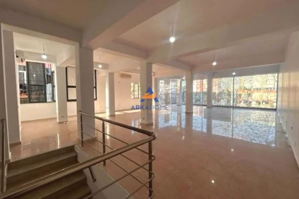SHITET AMBIENT BIZNESI 240M2 "RRUGA DRITAN HOXHA" 540.000 EURO