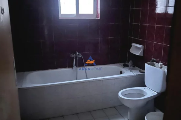 Shtepi me qera Shtepi Private ne Tirane, 2+1, Mobilimi E mobiluar, Pagesa 363  Euro.