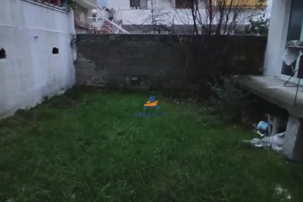 Shtepi me qera Shtepi Private ne Tirane, 2+1, Mobilimi E mobiluar, Pagesa 363  Euro.