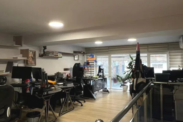 Ambient biznesi me qera 3+1 ne Tirane - 800 Euro