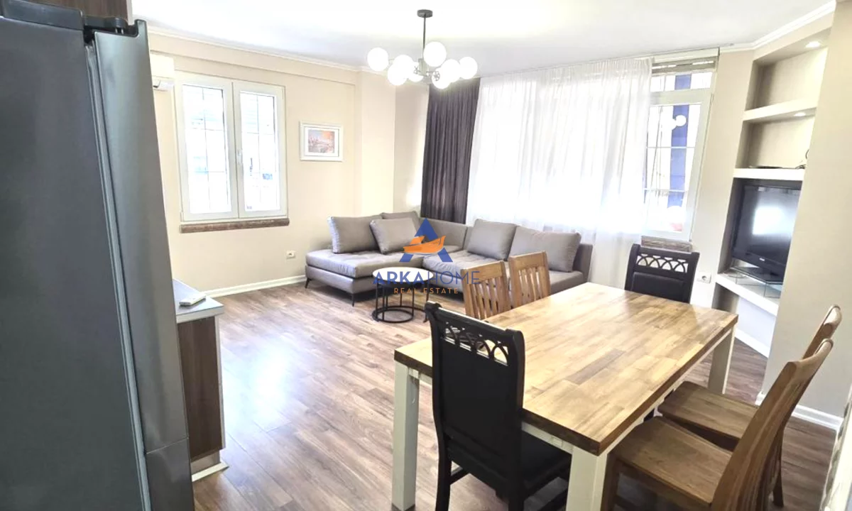 Shtepi me qera Apartament ne Tirane, 2+1, Mobilimi E mobiluar, Pagesa 800  Euro.