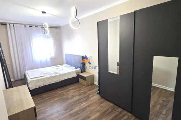 Shtepi me qera Apartament ne Tirane, 2+1, Mobilimi E mobiluar, Pagesa 800  Euro.