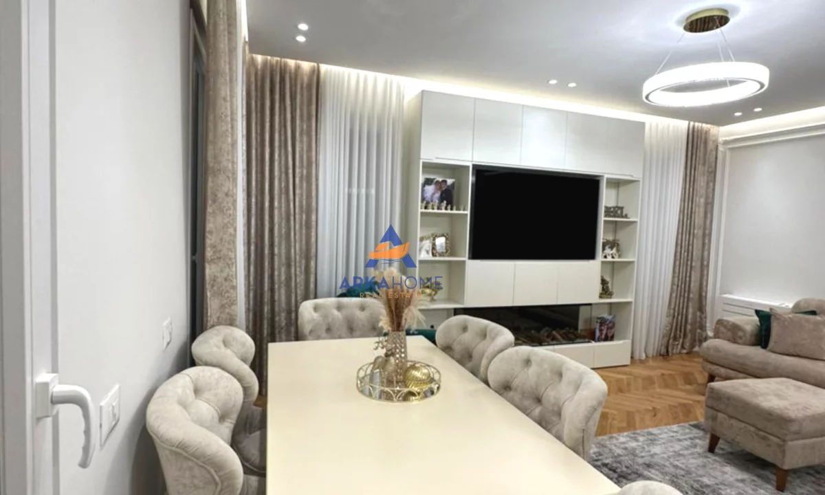 Shtepi ne shitje Apartament ne Tirane, 3+1, Mobilimi E mobiluar, Pagesa 300,000  Euro.