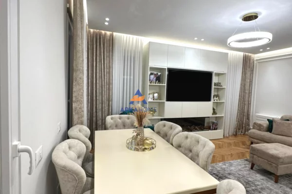 Shtepi ne shitje 3+1 ne Tirane - 300,000 Euro