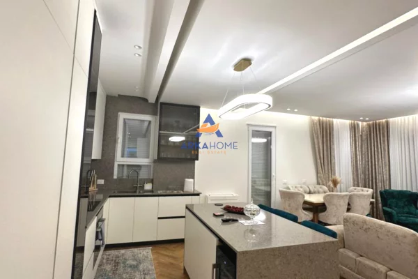 Shtepi ne shitje Apartament ne Tirane, 3+1, Mobilimi E mobiluar, Pagesa 300,000  Euro.