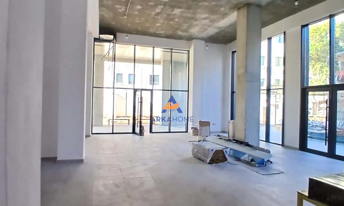 JEPET ME QERA ABJENT BIZNESI 200 M2 "RRUGA BARRIKADA" 4500 EURO