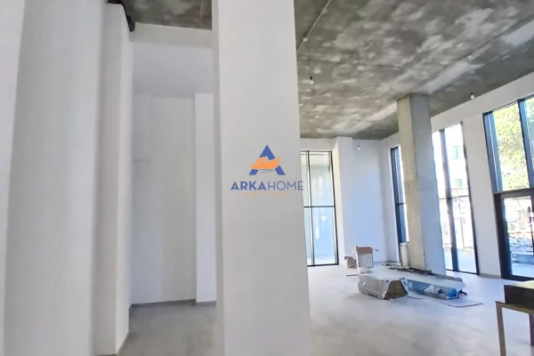 JEPET ME QERA ABJENT BIZNESI 200 M2 "RRUGA BARRIKADA" 4500 EURO