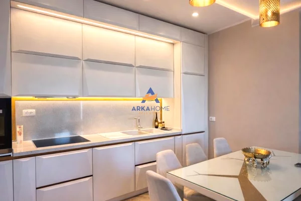 Shtepi ne shitje Apartament ne Tirane, 1+1, Mobilimi E mobiluar, Pagesa 520,000  Euro.