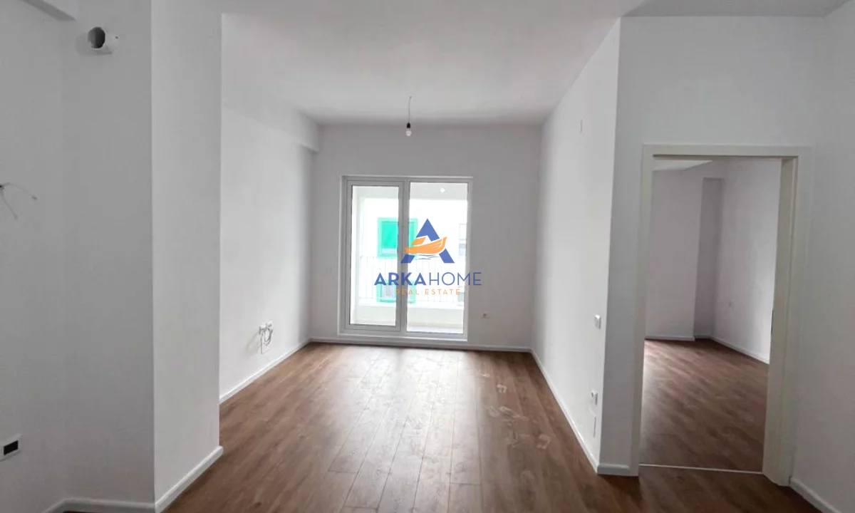 Shtepi ne shitje Apartament ne Tirane, 1+1, Mobilimi Bosh, pa mobiluar, Pagesa 110,000  Euro.
