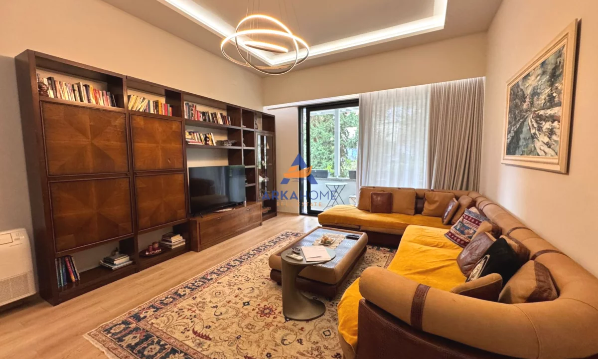 Shtepi ne shitje Apartament ne Tirane, 3+1, Mobilimi E mobiluar, Pagesa 300,000  Euro.