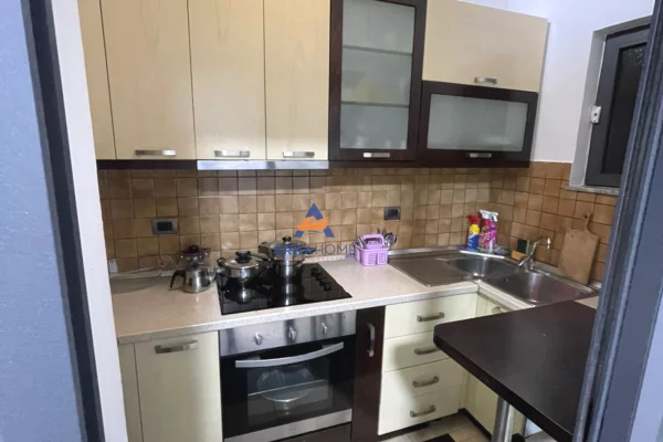 Shtepi me qera Apartament ne Tirane, 1+1, Mobilimi E mobiluar, Pagesa 623  Euro.