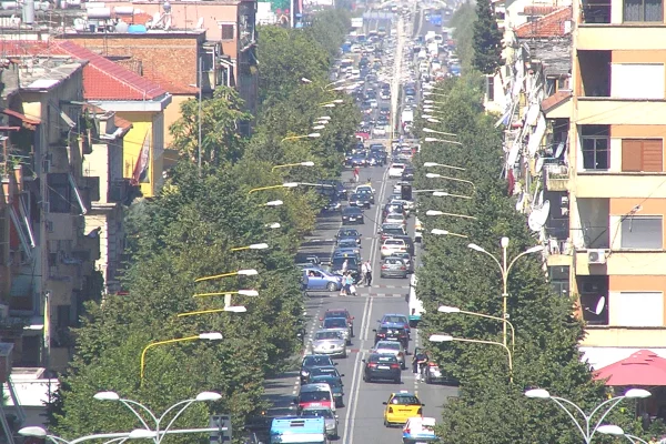 Shtepi ne shitje Apartament ne Tirane, 3+1, Mobilimi Bosh, pa mobiluar, Pagesa 444,445  Euro.