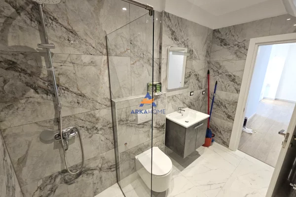 Shtepi me qera Apartament ne Tirane, 2+1, Mobilimi Bosh, pa mobiluar, Pagesa 900  Euro.