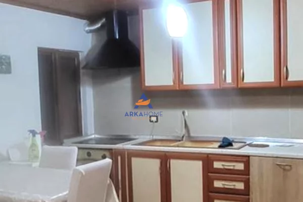 Shtepi me qera 2+1 ne Tirane - 400 Euro