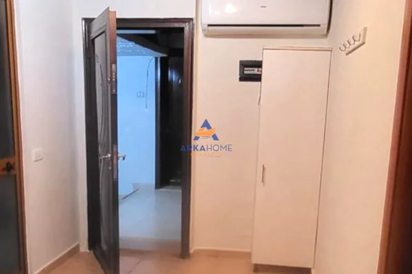 Shtepi me qera Apartament ne Tirane, 2+1, Mobilimi Pjeserisht e mobiluar, Pagesa 400  Euro.