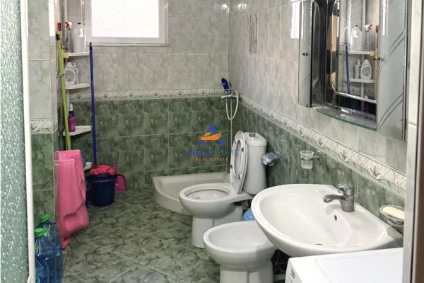 Shtepi me qera Apartament ne Tirane, 2+1, Mobilimi E mobiluar, Pagesa 571  Euro.