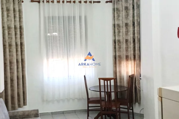 Shtepi me qera Apartament ne Tirane, 1+1, Mobilimi Pjeserisht e mobiluar, Pagesa 675  Euro.