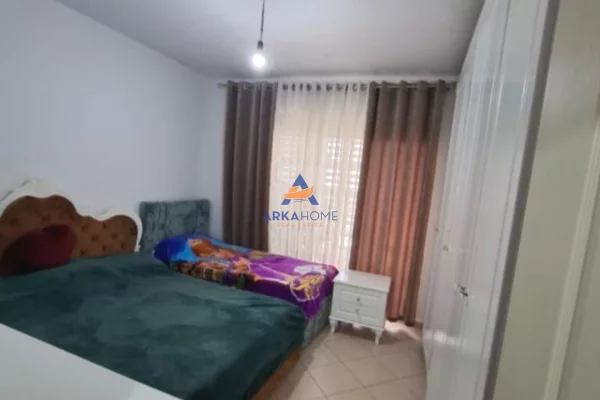 Shtepi ne shitje Apartament ne Tirane, 1+1, Mobilimi E mobiluar, Pagesa 88,357  Euro.