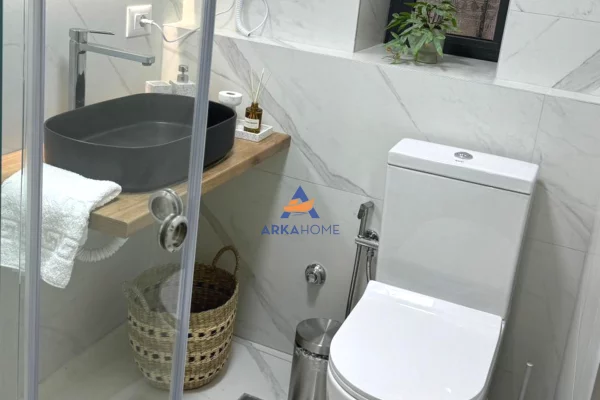 Shtepi me qera Apartament ne Tirane, 2+1, Mobilimi E mobiluar, Pagesa 727  Euro.