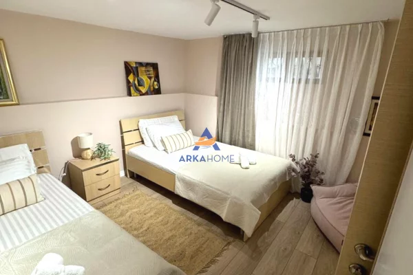 Shtepi me qera Apartament ne Tirane, 2+1, Mobilimi E mobiluar, Pagesa 727  Euro.