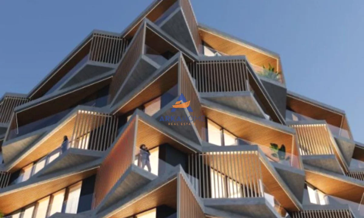 JEPET ME QERA AMBJENT BIZNES 83M2 "LIQENI I THATE" 150.000 LEKE