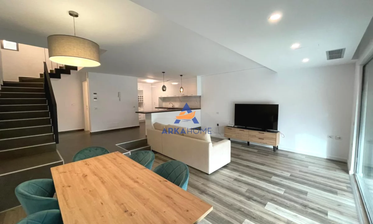 Shtepi ne shitje Vila Luksoze ne Tirane, 3+1, Mobilimi E mobiluar, Pagesa 650,000  Euro.