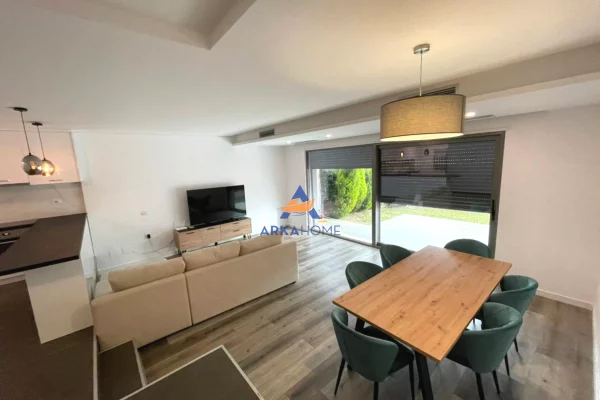 Shtepi ne shitje Vila Luksoze ne Tirane, 3+1, Mobilimi E mobiluar, Pagesa 650,000  Euro.