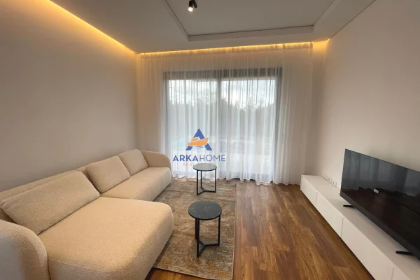 Shtepi me qera 3+1 ne Tirane - 3,400 Euro