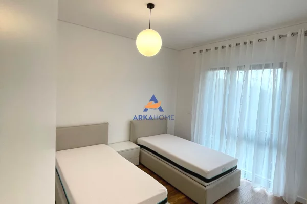 Shtepi me qera Vila Luksoze ne Tirane, 3+1, Mobilimi E mobiluar, Pagesa 3,400  Euro.