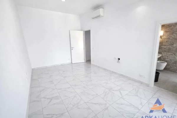 Shtepi ne shitje Apartament ne Tirane, 3+1, Mobilimi E mobiluar, Pagesa 327,500  Euro.